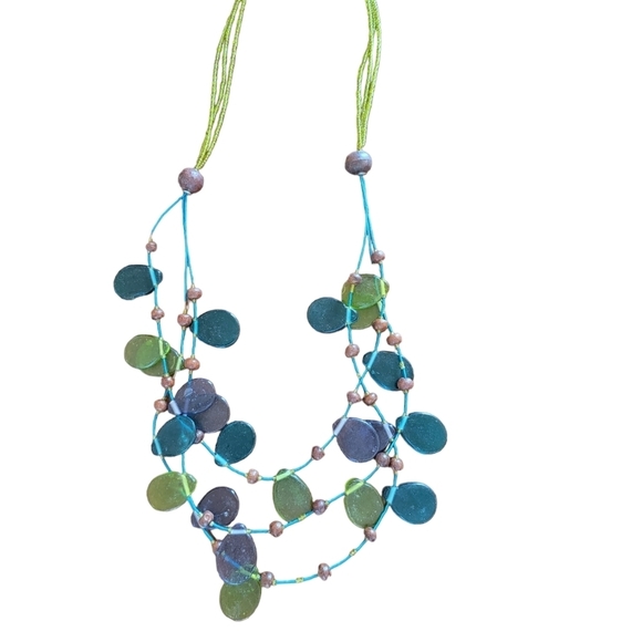 Green Dangle Necklace - Picture 2 of 3